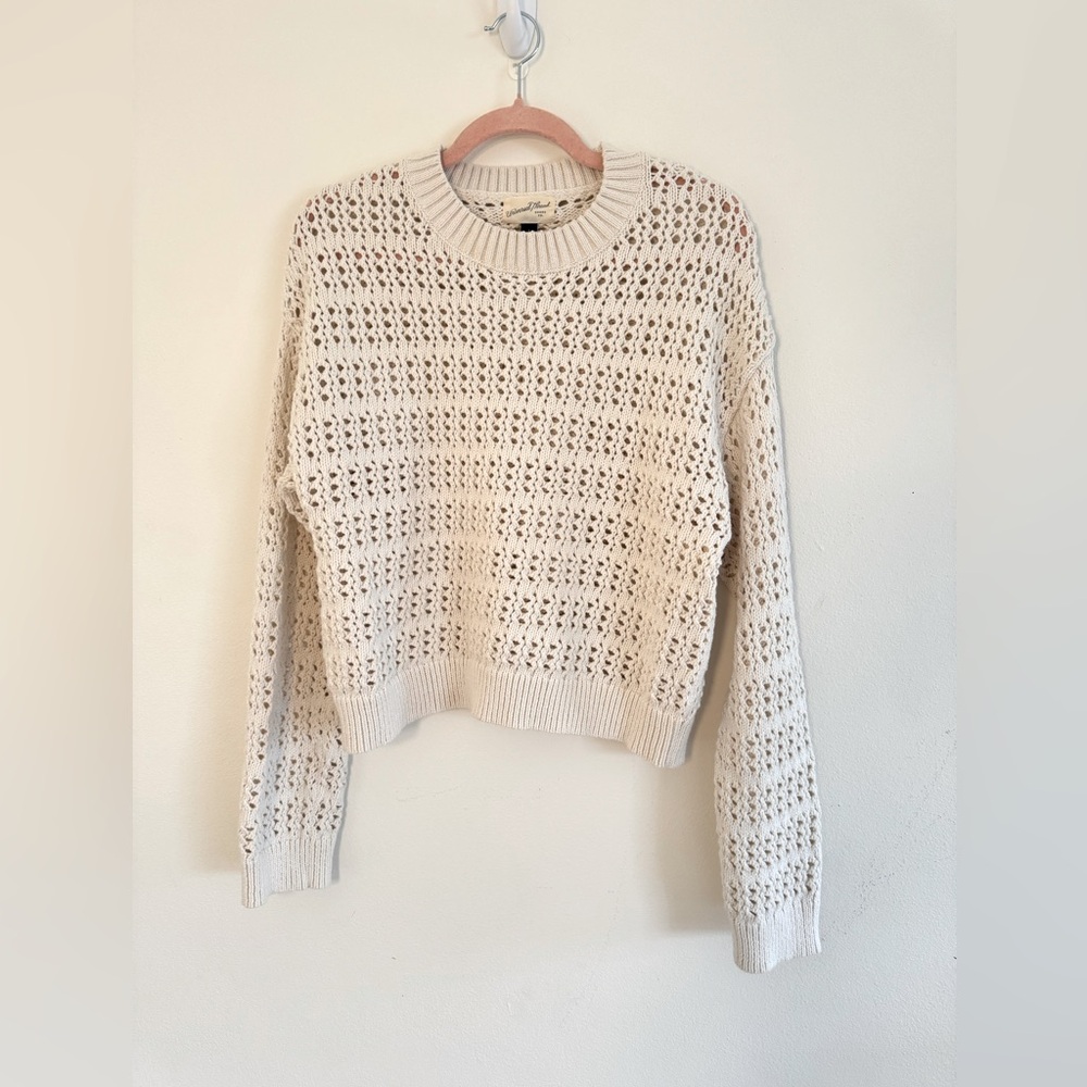 Universal Thread. Cream loose knot short sleeve sweater. Cropped. Size Large